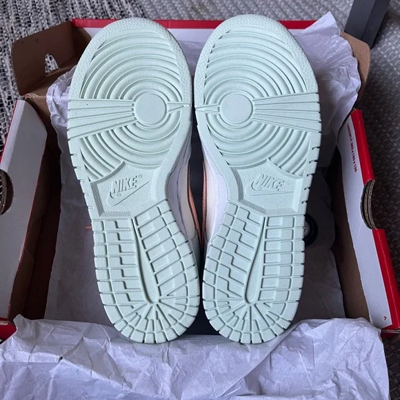 Brand New Nike Dunk Low with box
Never Worn
Size 36 EU/ 5.5 UK - Picture 6 of 6